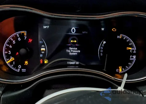 2015 Jeep Grand Cherokee Laredo z USA, uszkodzony, nr VIN 1C4RJFAG4FC649780